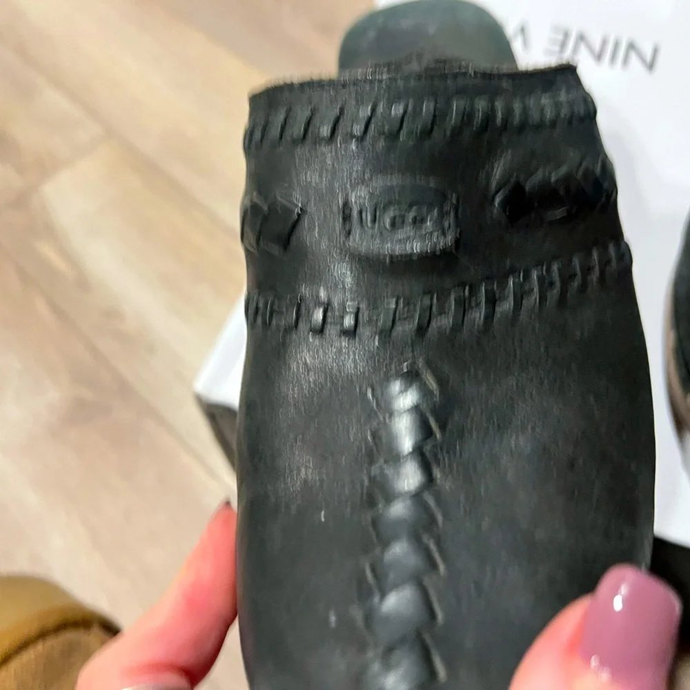 UGG Clogs - Picture 2 of 7